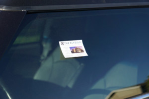 STicky note on drivers side car window -- car leaflet